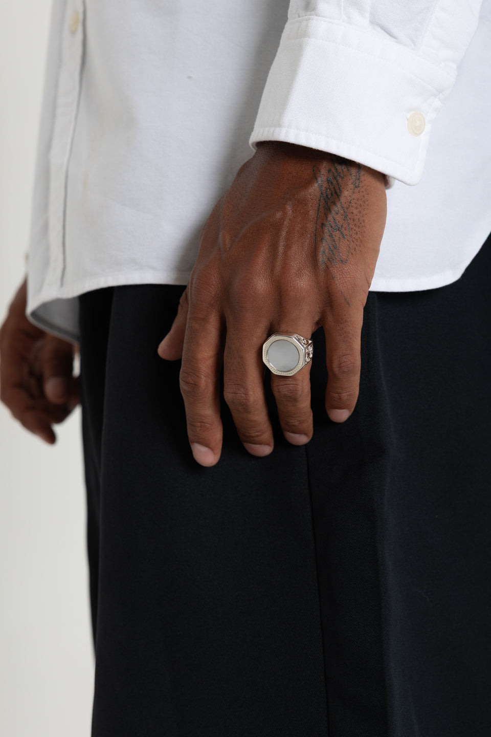Mother of Pearl Sovereign Ring